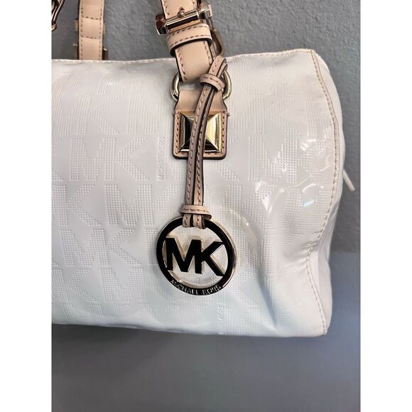 MICHAEL KORS Jet Set White Signature Boston Bag Authenticated Rare Patent Design - Picture 2 of 16